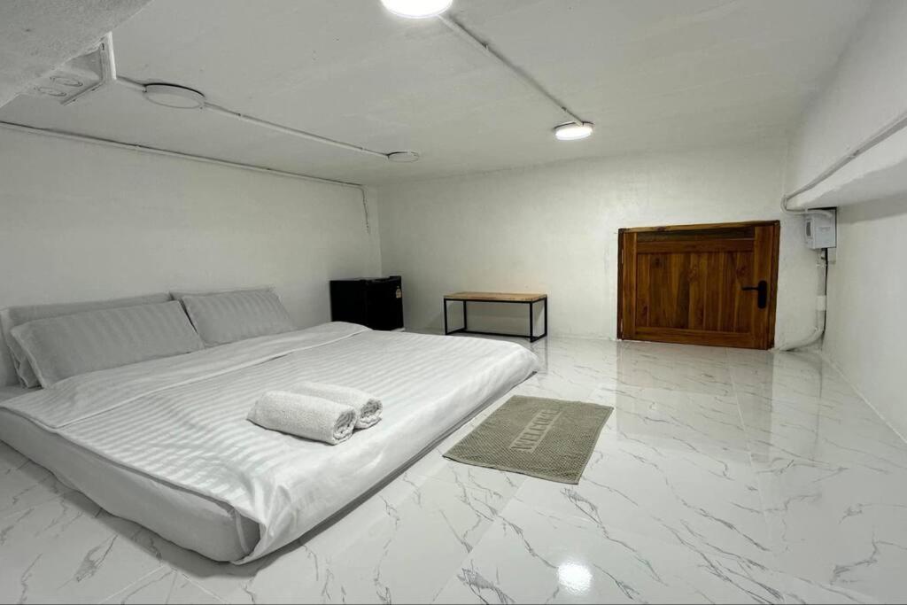Megun Capsule 150 Cm Apartment Bangkok Exterior foto